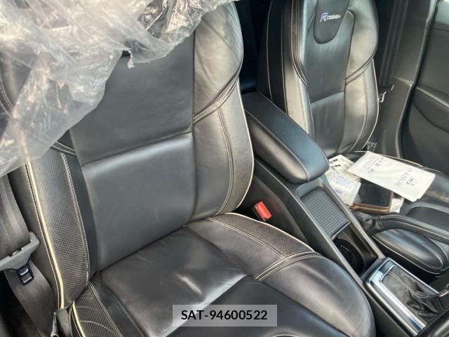 Volvo V40 2014-07 8832353-13