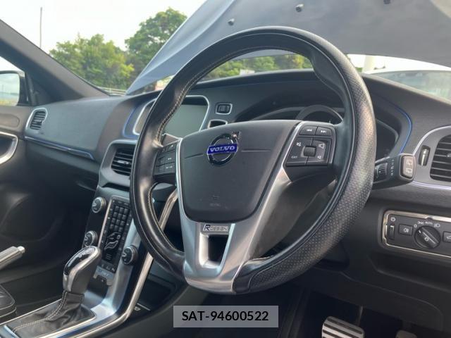 Volvo V40 2014-07 8832353-14