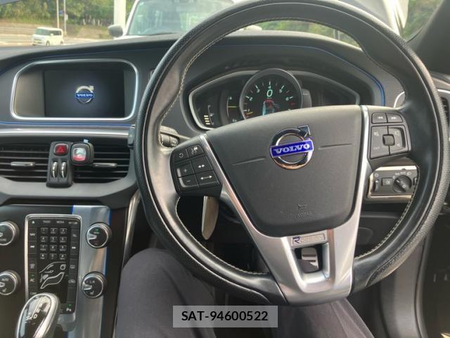 Volvo V40 2014-07 8832353-15