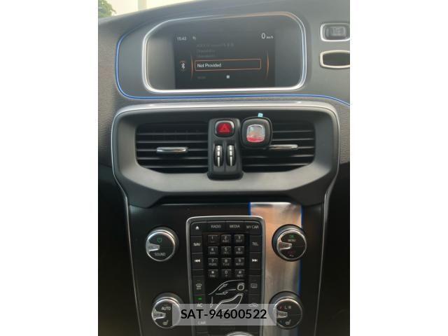 Volvo V40 2014-07 8832353-16