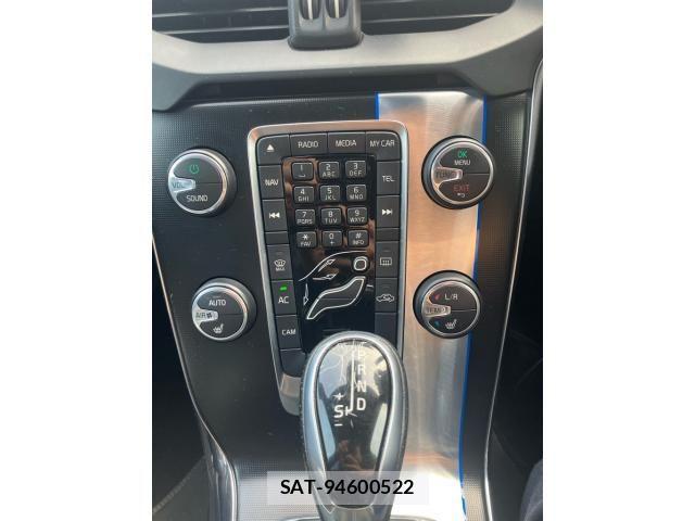 Volvo V40 2014-07 8832353-17