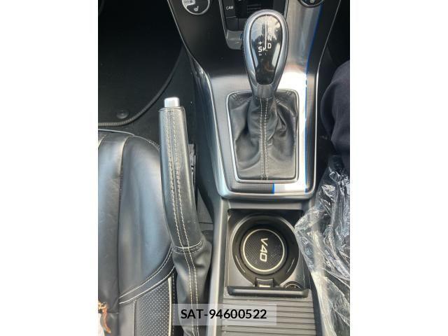 Volvo V40 2014-07 8832353-18
