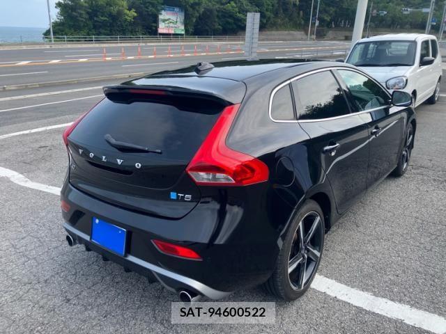 Volvo V40 2014-07 8832353-2