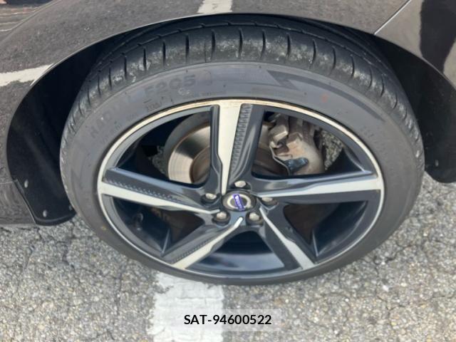 Volvo V40 2014-07 8832353-6