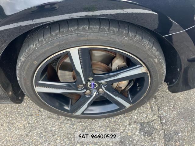 Volvo V40 2014-07 8832353-8