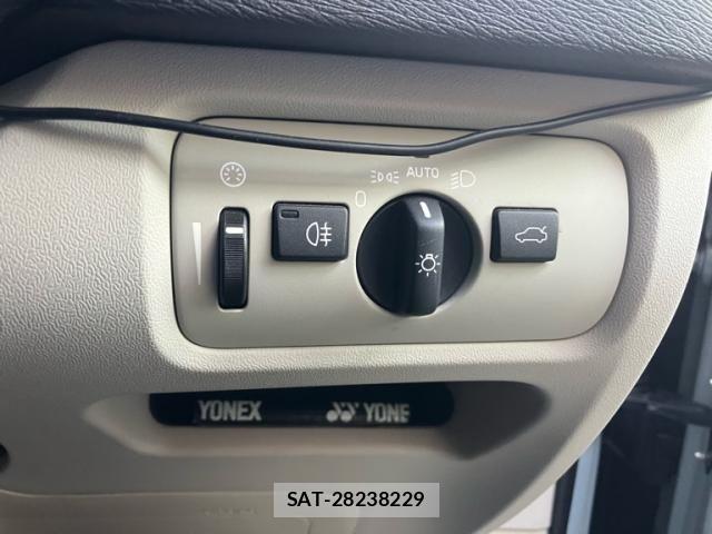 Volvo V40 2013-11 8832354-11