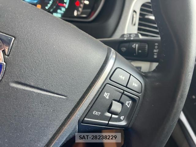 Volvo V40 2013-11 8832354-14