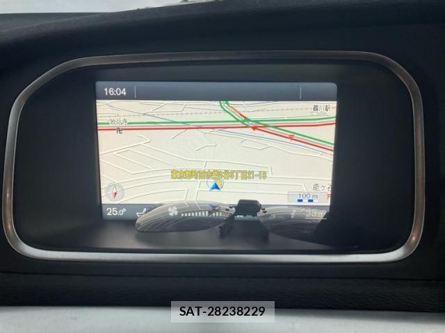 Volvo V40 2013-11 8832354-15