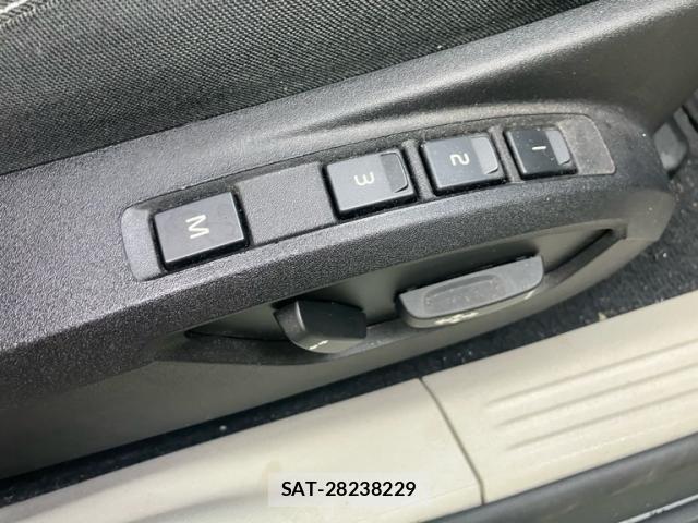Volvo V40 2013-11 8832354-18