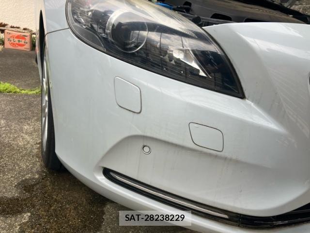 Volvo V40 2013-11 8832354-1