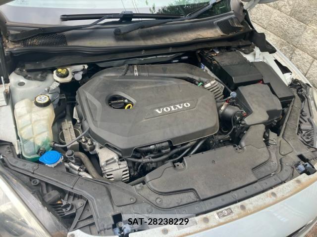 Volvo V40 2013-11 8832354-20