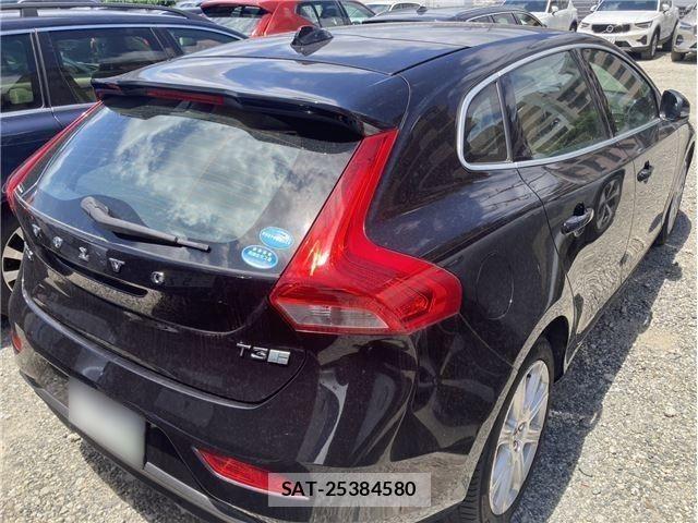 Volvo V40 2019-09 8851005-1