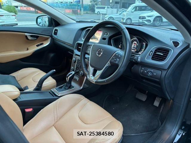 Volvo V40 2019-09 8851005-2
