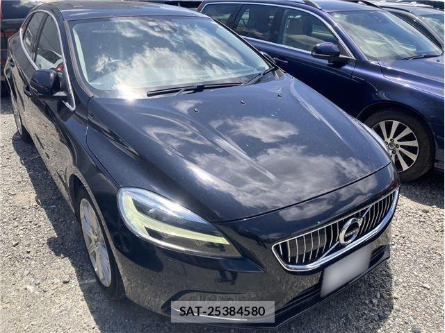 Volvo V40 2019-09 8851005-4
