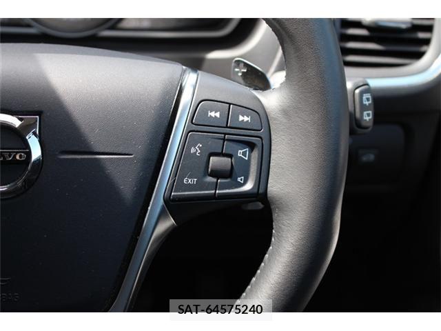 Volvo V40 2018-07 8851007-11