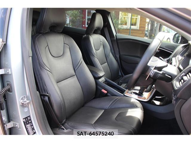 Volvo V40 2018-07 8851007-12