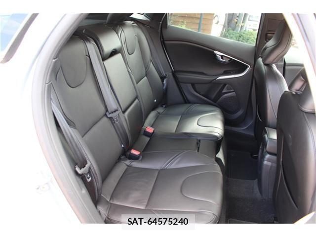 Volvo V40 2018-07 8851007-13