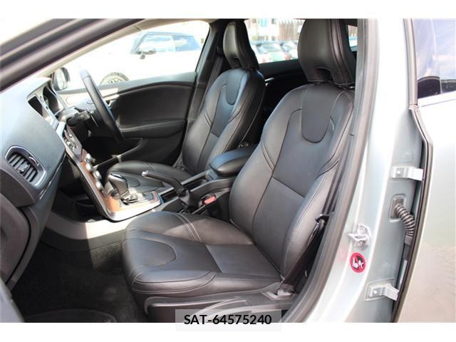 Volvo V40 2018-07 8851007-14