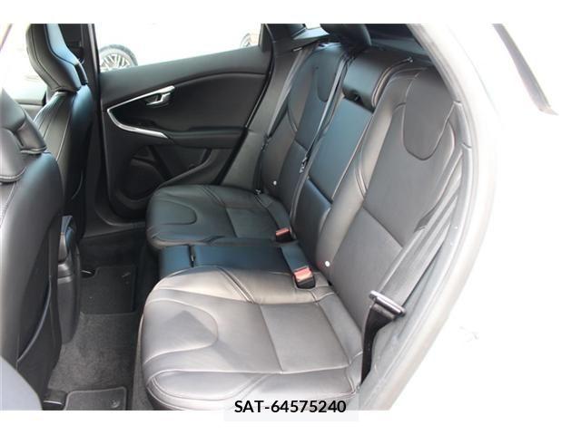 Volvo V40 2018-07 8851007-15