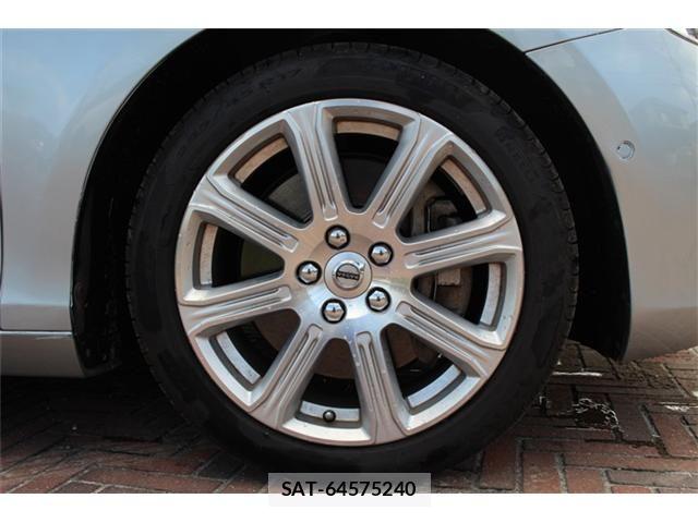 Volvo V40 2018-07 8851007-16