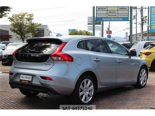 Volvo V40 2018-07 8851007-2