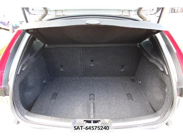 Volvo V40 2018-07 8851007-5