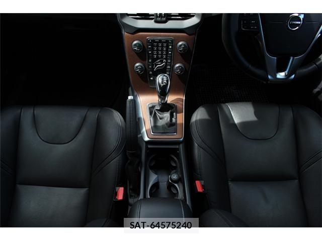 Volvo V40 2018-07 8851007-8