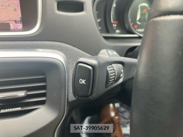 Volvo V40 2018-04 8882836-11