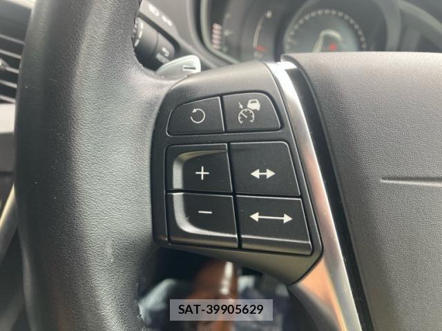 Volvo V40 2018-04 8882836-12