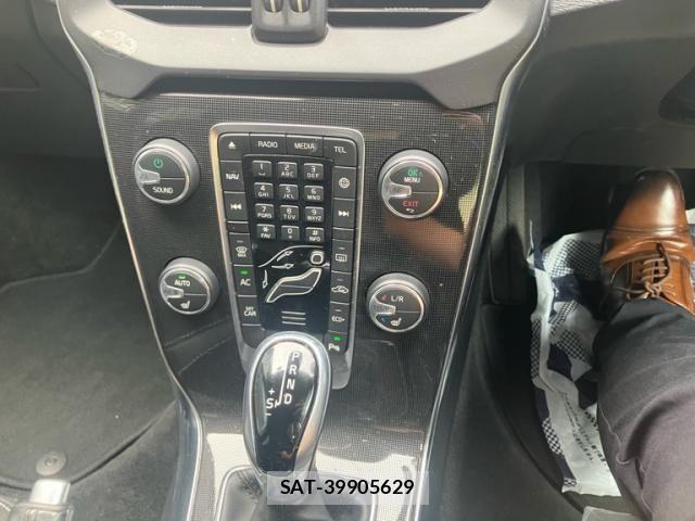 Volvo V40 2018-04 8882836-13