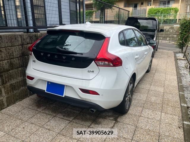 Volvo V40 2018-04 8882836-1