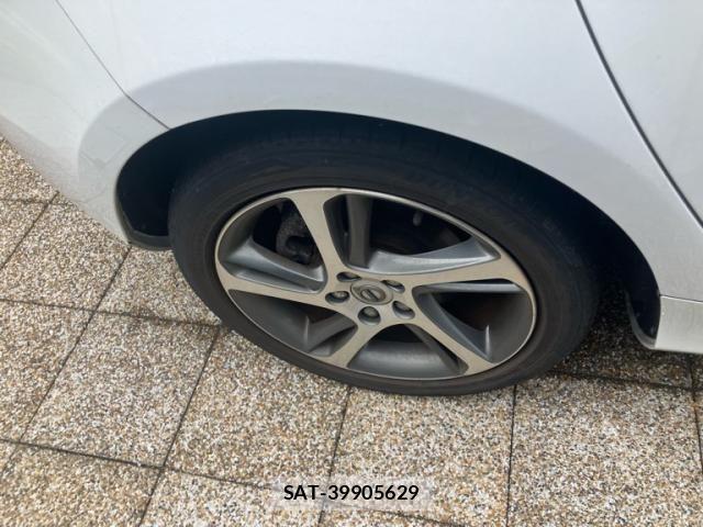 Volvo V40 2018-04 8882836-4