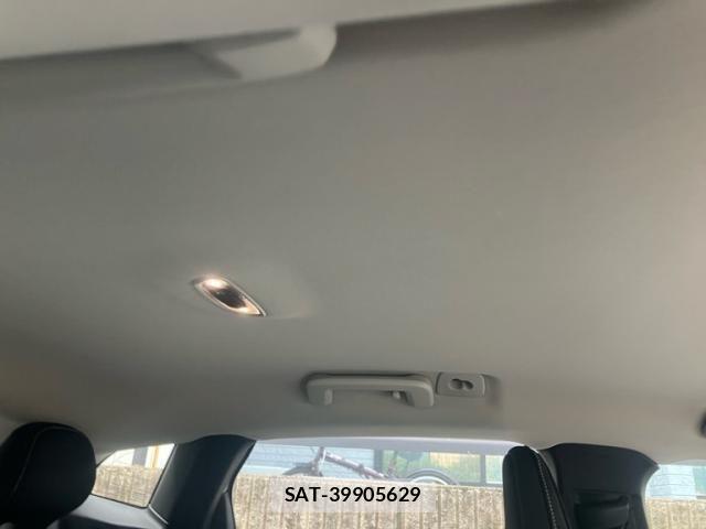 Volvo V40 2018-04 8882836-8