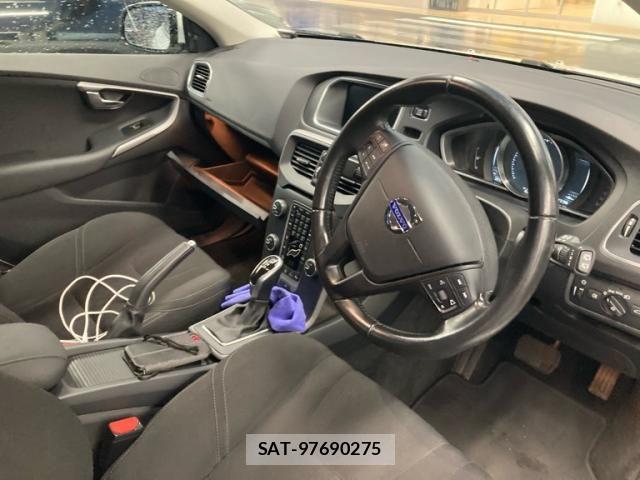 Volvo V40 2015-09 8884561-9