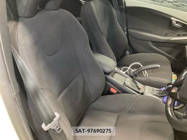 Volvo V40 2015-09 8884561-10