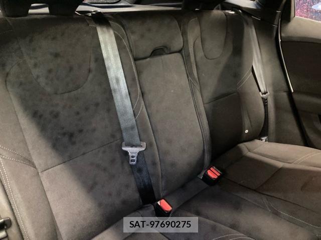 Volvo V40 2015-09 8884561-11