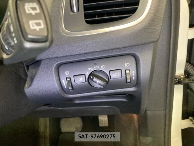 Volvo V40 2015-09 8884561-13