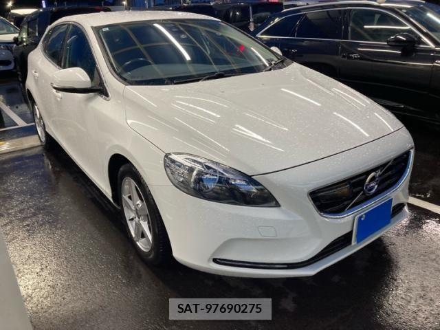 Volvo V40 2015-09 8884561-1