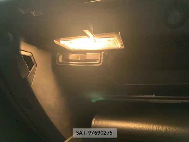Volvo V40 2015-09 8884561-22