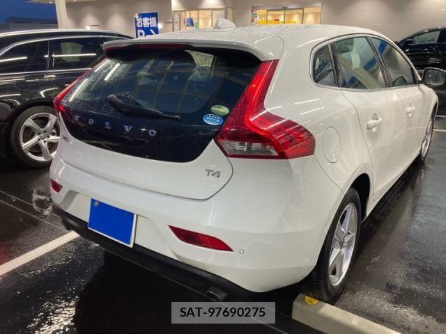 Volvo V40 2015-09 8884561-2