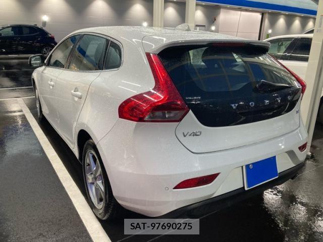 Volvo V40 2015-09 8884561-3