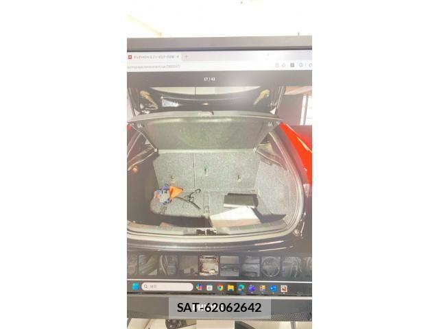 Volvo V40 2015-11 8884563-11