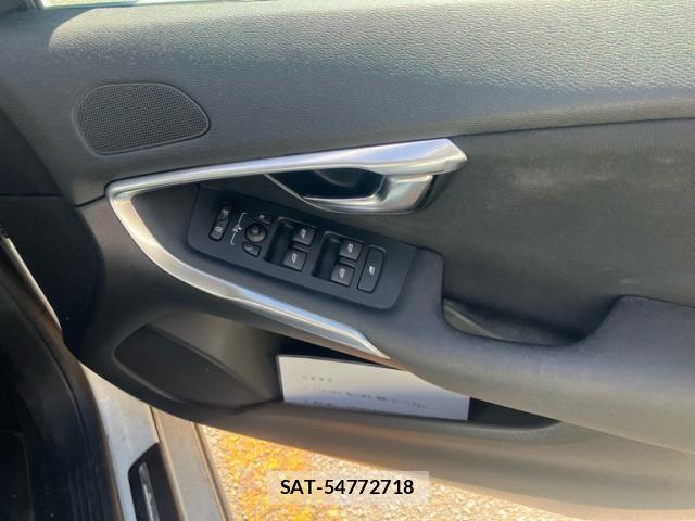 Volvo V40 2013-09 8884564-13