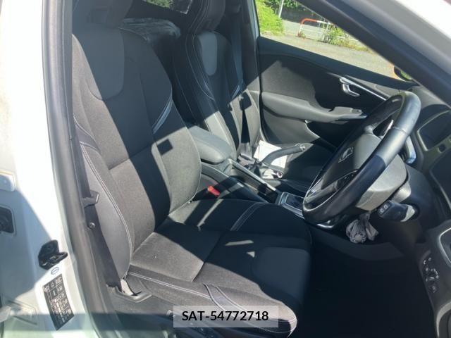 Volvo V40 2013-09 8884564-15