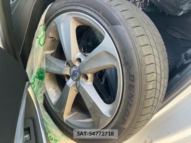 Volvo V40 2013-09 8884564-19