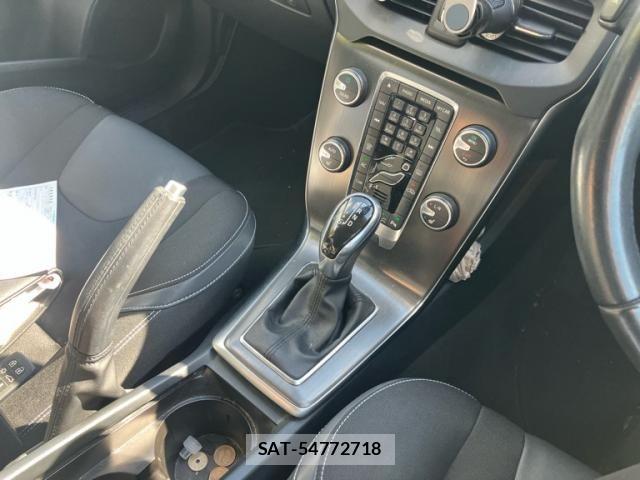 Volvo V40 2013-09 8884564-26