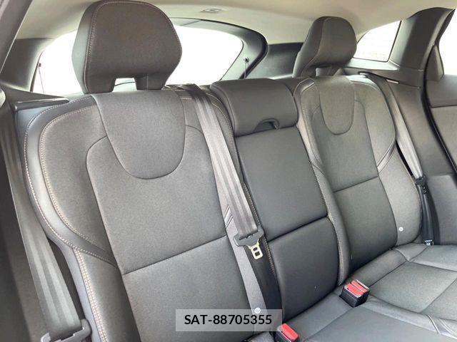 Volvo CROSS COUNTRY 2017-03 1177401-13