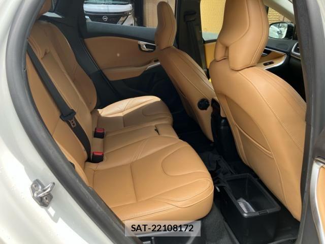 Volvo CROSS COUNTRY 2017-06 7360358-11