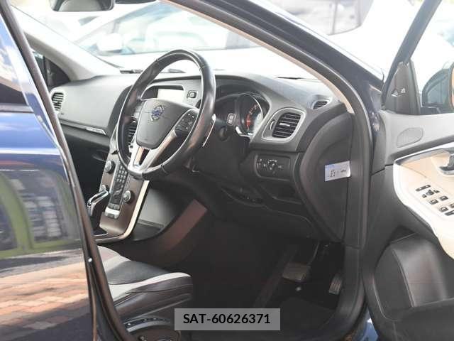 Volvo CROSS COUNTRY 2015-06 7458680-17