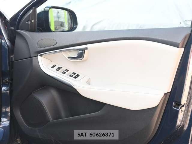 Volvo CROSS COUNTRY 2015-06 7458680-19